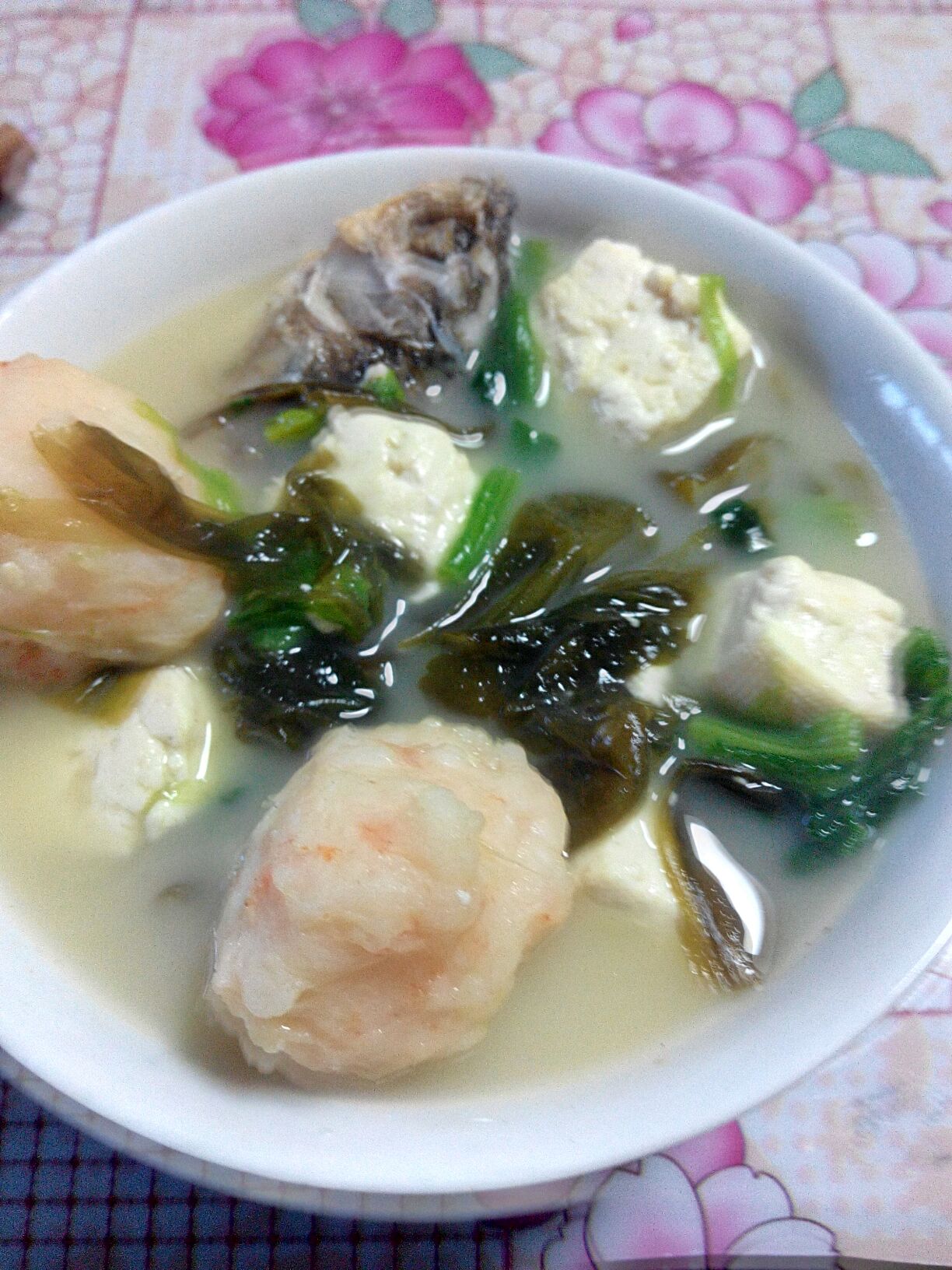 鲤鱼豆腐汤。