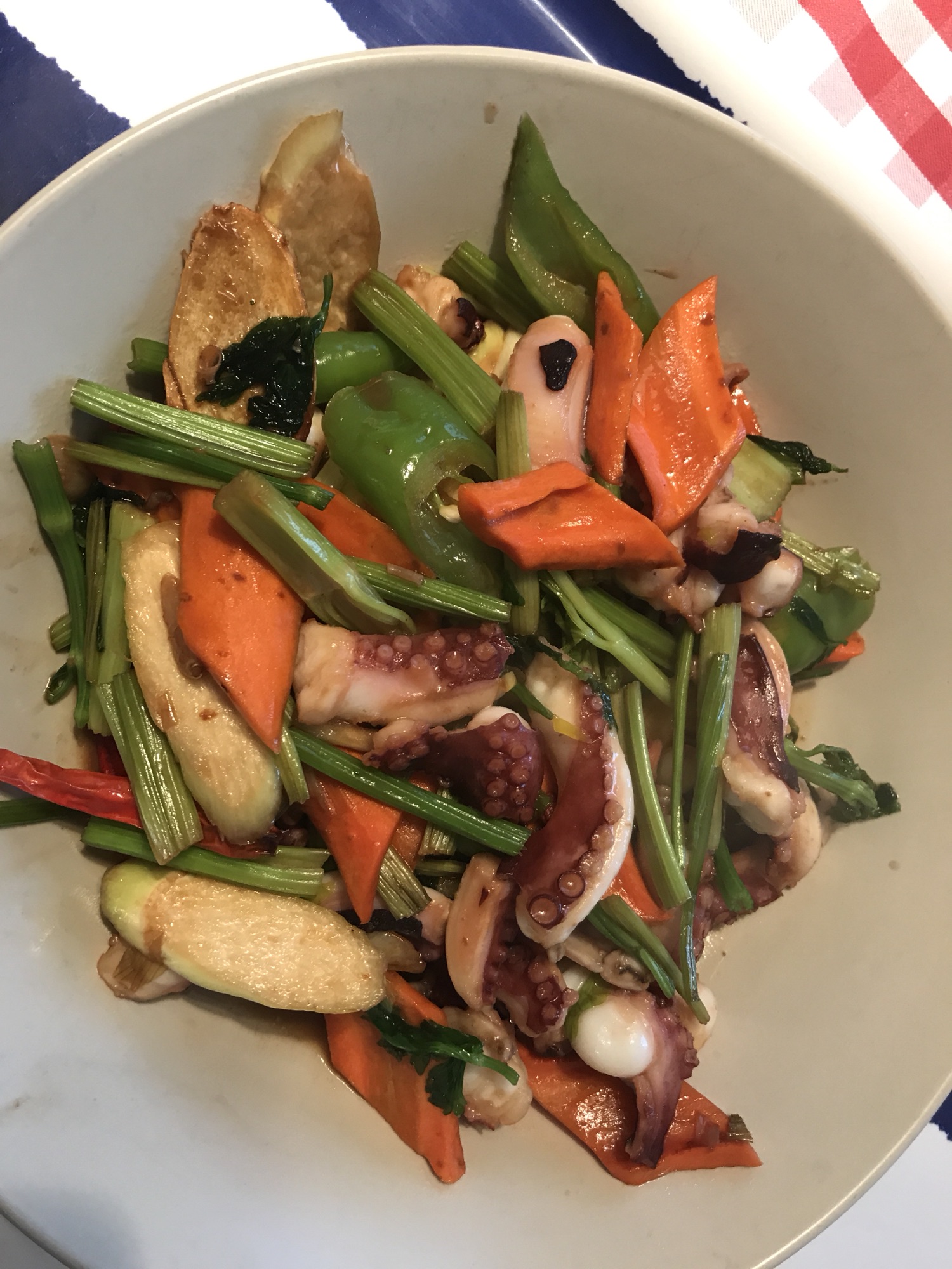 章鱼炒蔬菜