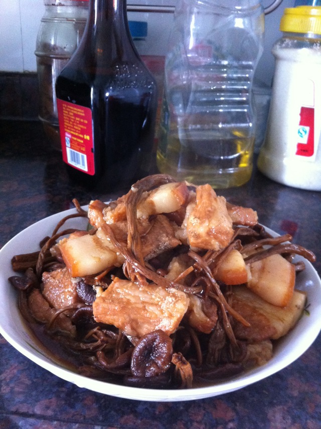 茶树菇焖五花肉高压锅版