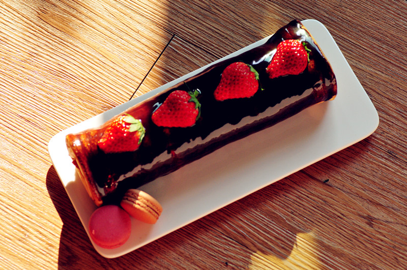 一食半刻 | 巧克力草莓蛋糕卷