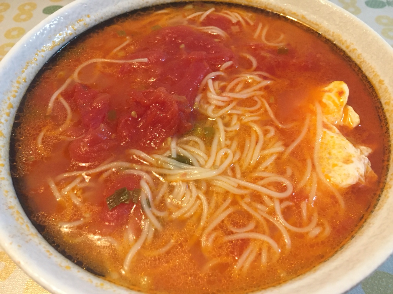 西红柿热汤面条