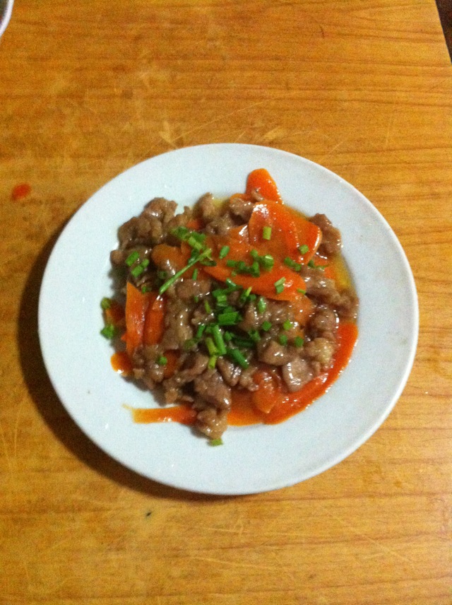 红萝卜炒肉片