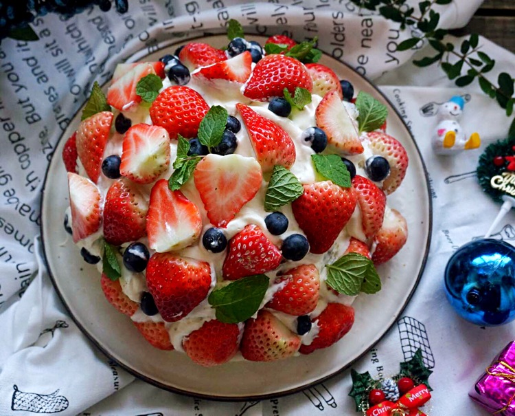 草莓巨蛋蛋糕