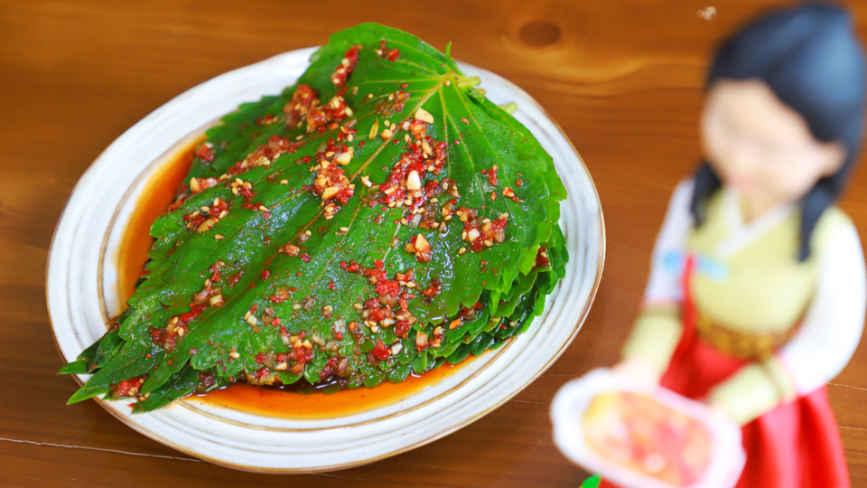 韩国料理中最受欢迎的小菜-腌苏子叶，绝对的下饭利器