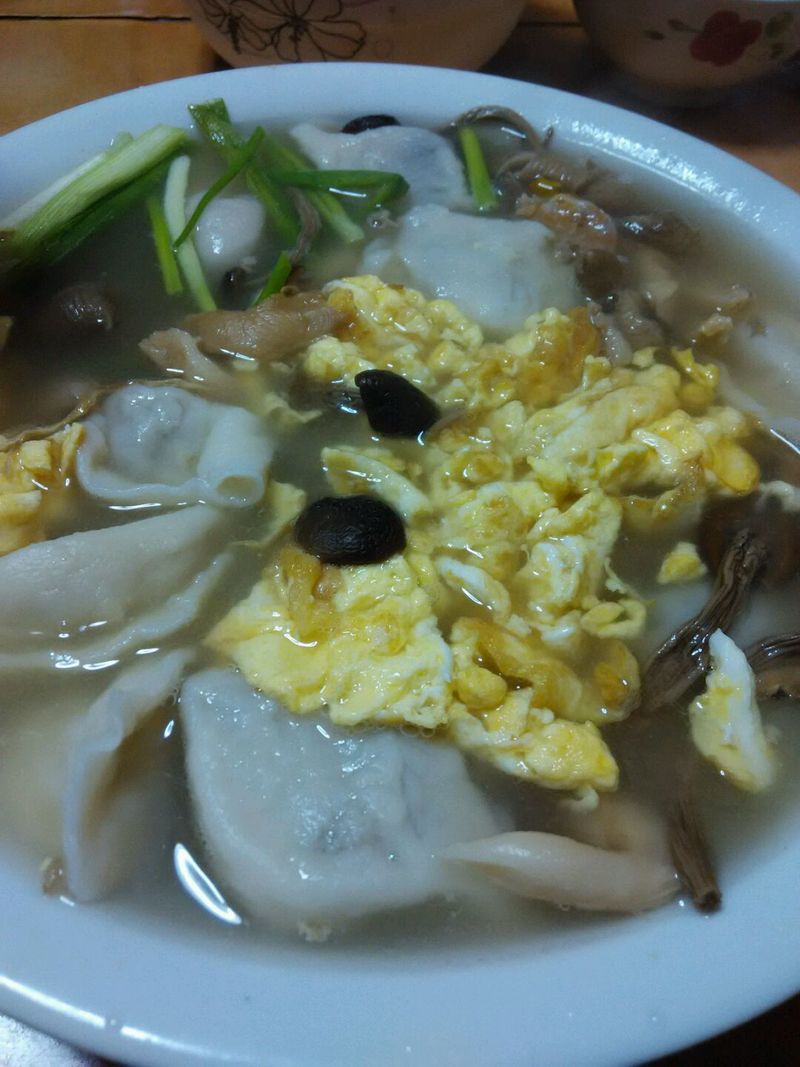 杂菇山东水饺虾仁鸡蛋汤