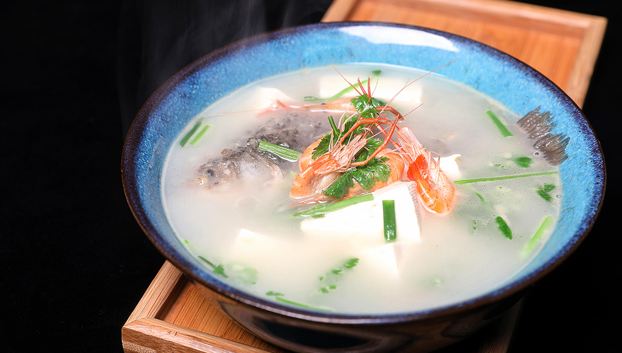 极妙厨房丨鲫鱼鲜虾豆腐汤