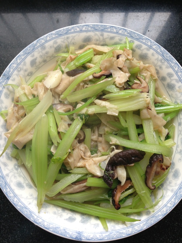腐竹香菇炒芹菜
