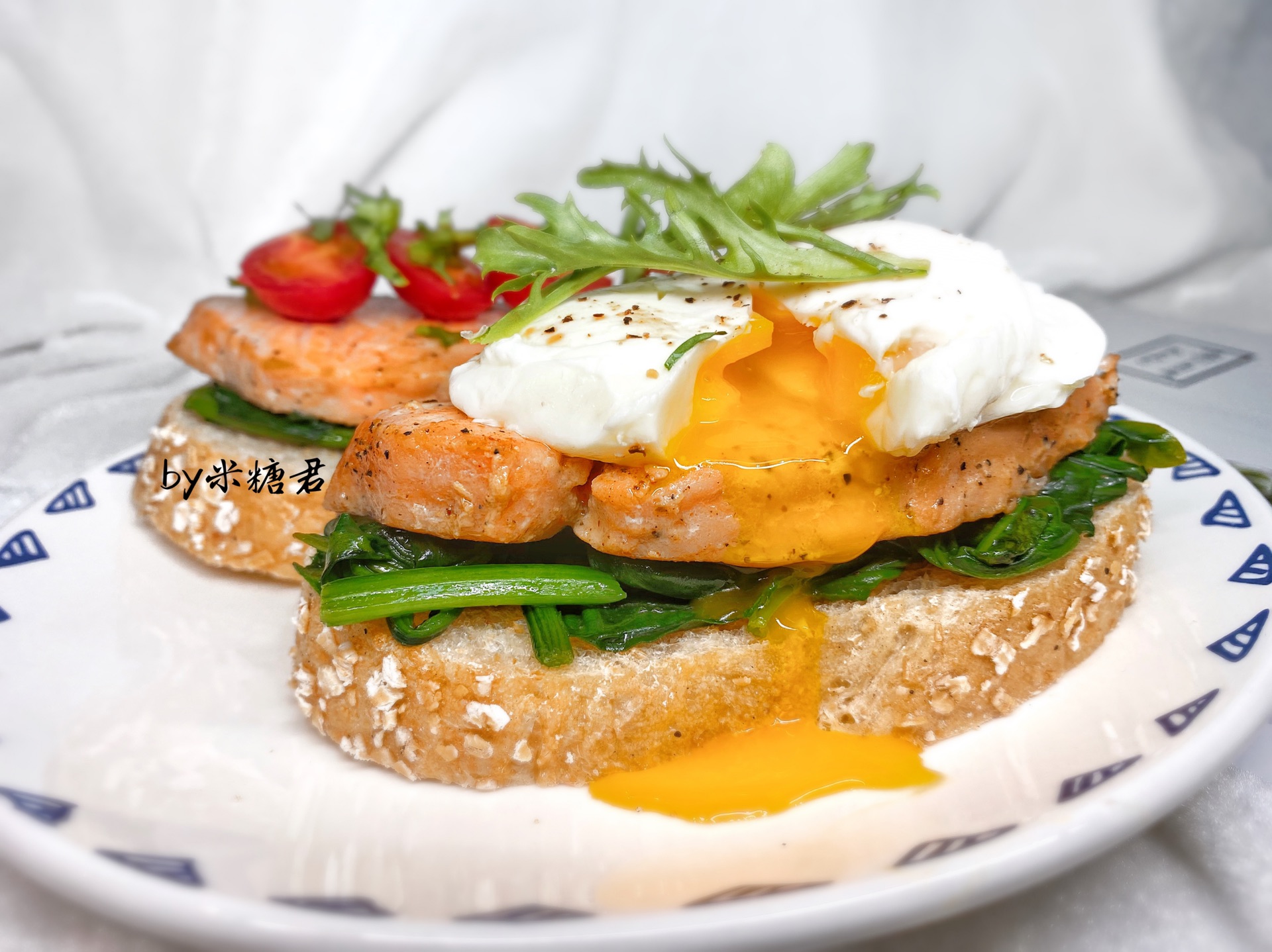 低脂早餐：三文鱼开放三明治+水波蛋