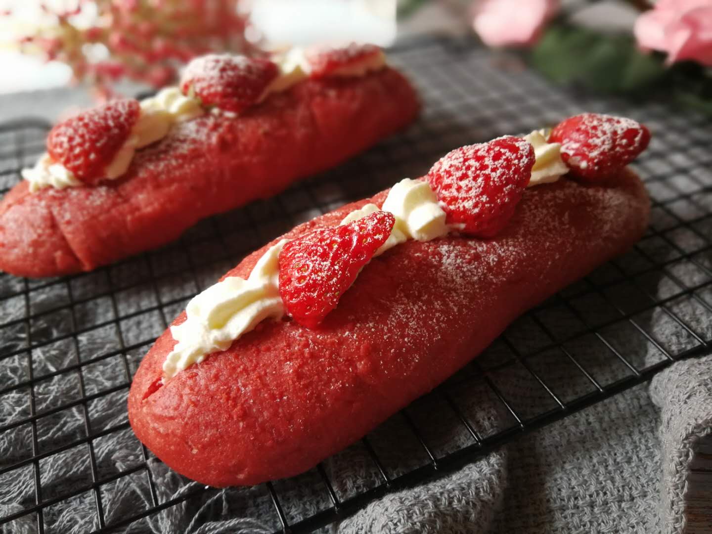 草莓魔法奶油面包