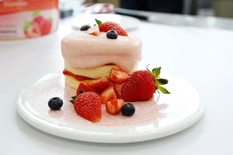 舒芙蕾草莓蛋糕