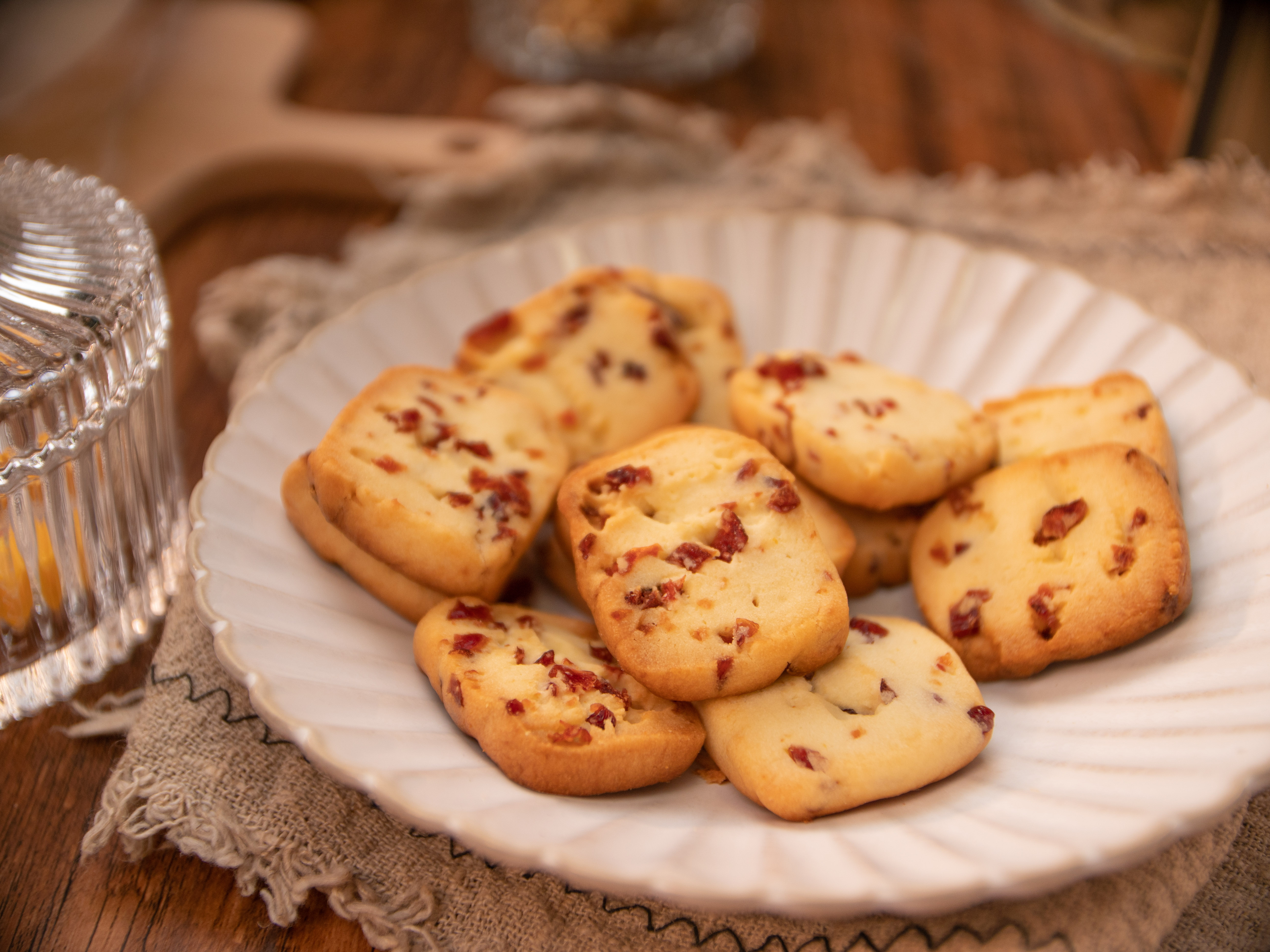 饼干加点“料”，简单做出的蔓越莓饼干，口感香脆比曲奇还好吃！