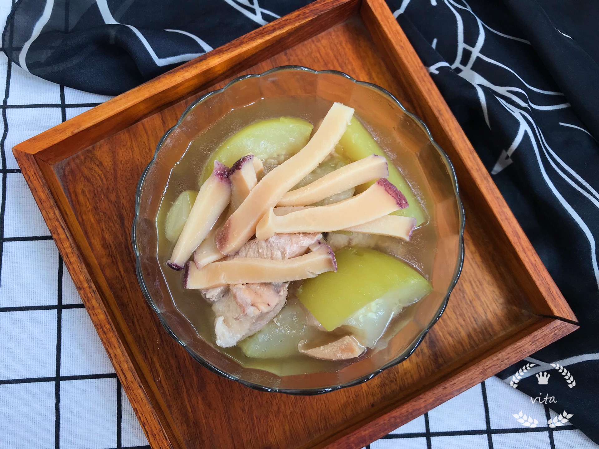 葫芦瓜煲响螺片汤-健脾祛湿，利水消肿