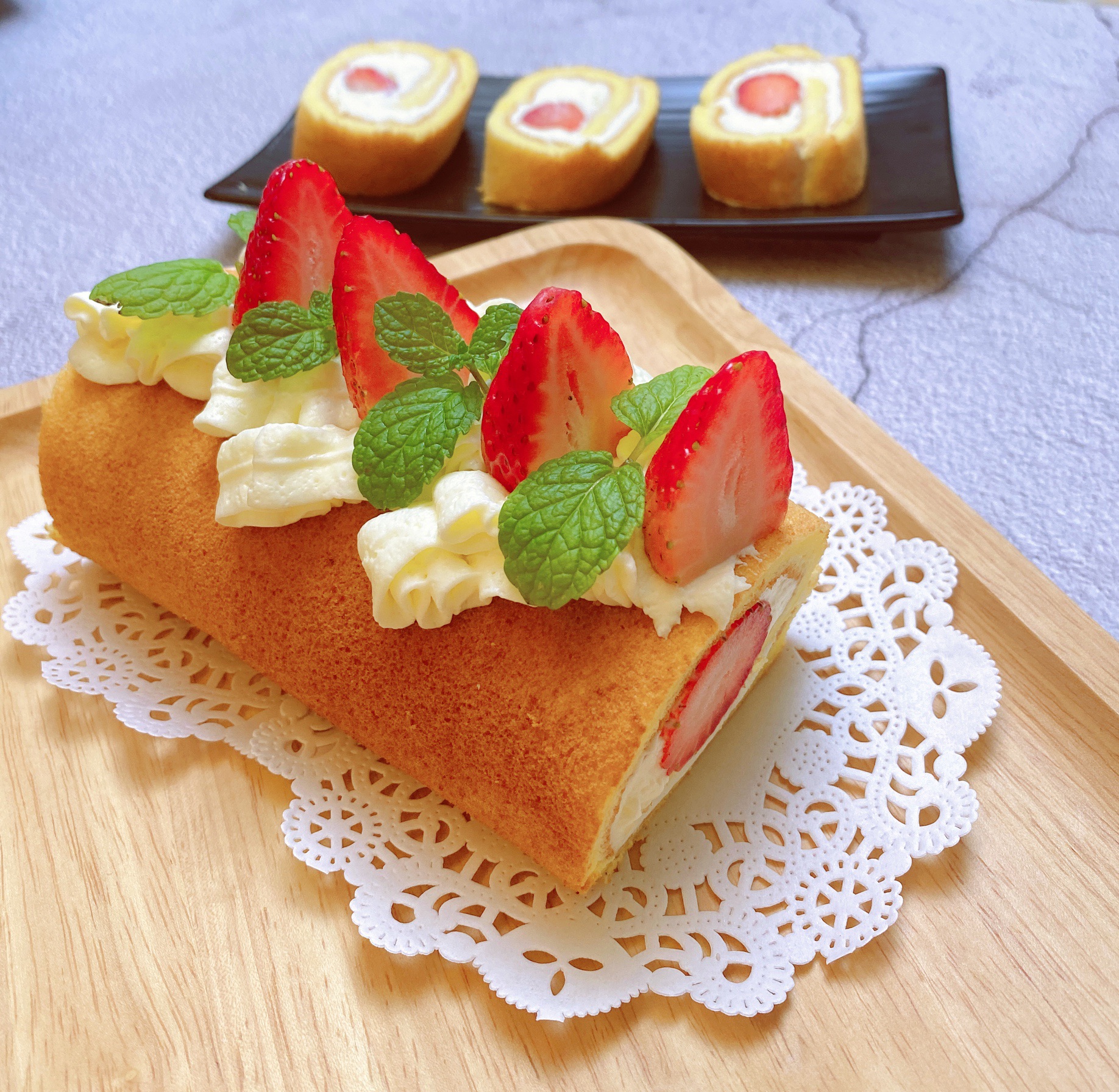 草莓瑞士卷蛋糕