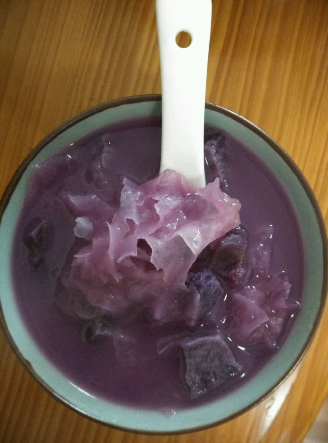 紫薯银耳汤（清凉解暑）
