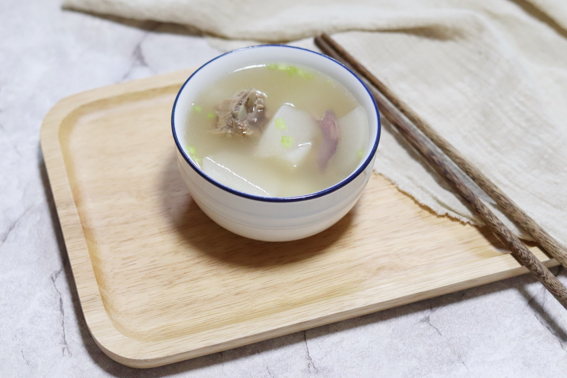 萝卜排骨汤（健胃消食、润秋燥）