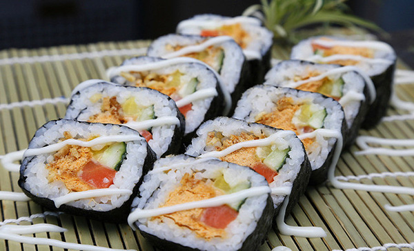 简单制作美味寿司需要什么材料？