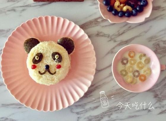 儿童早餐—熊猫牛油果鸡蛋三明治