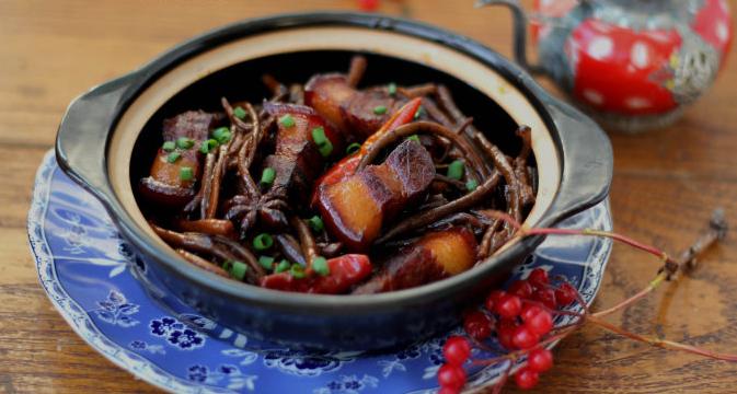 能打动心灵的食物——茶树菇红烧肉